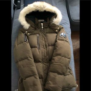 (SOLD) Moose Knuckles women’s short 3Q jacket size M
